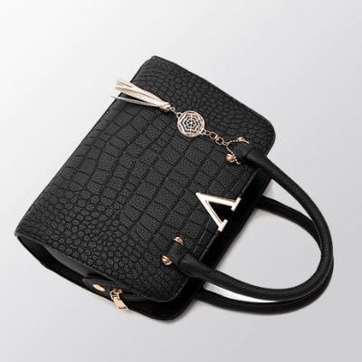 Borsa a spalla donna effetto coccodrillo con tracolla regolabile, versatile e chic.