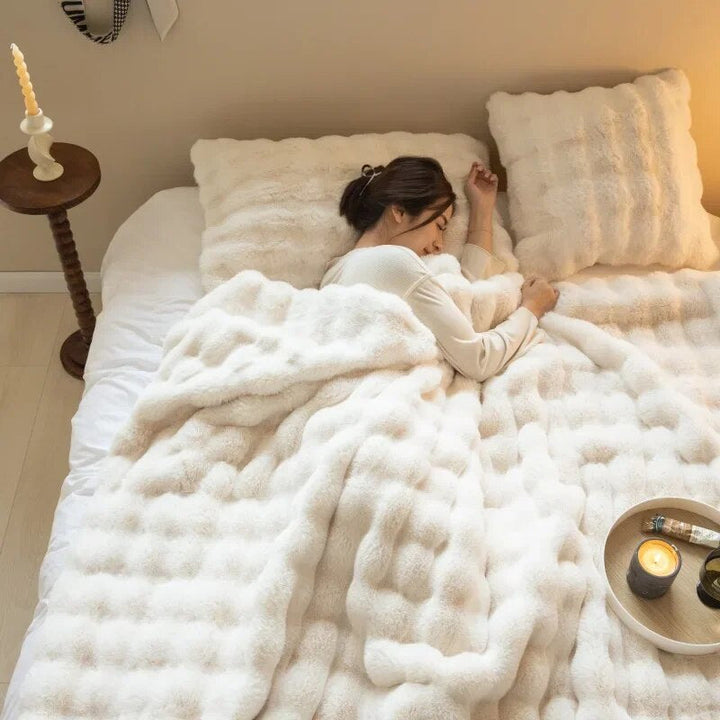 Coperta calda e morbida in lambswool, plaid accogliente per il massimo comfort su letto e divano.