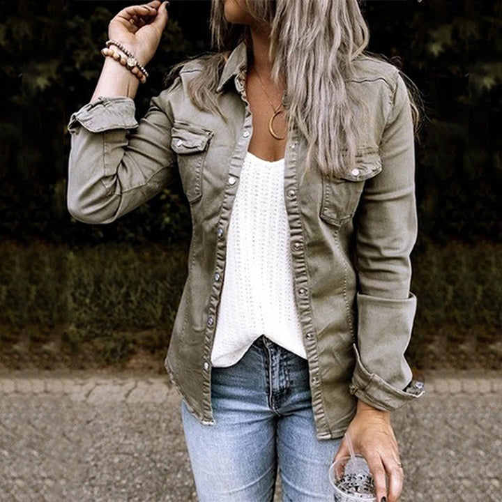 Giacca di jeans grigia da donna, un must-have casual per il tuo guardaroba.