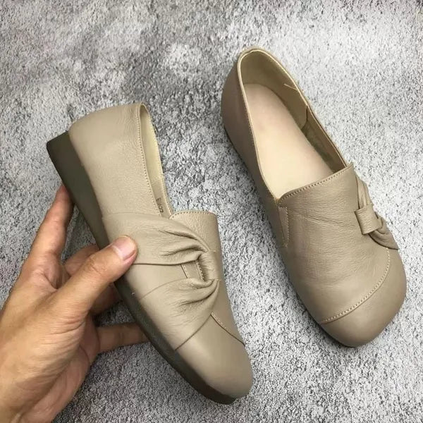Scarpe eleganti ortopediche da donna, offrono stile, comfort superiore e supporto plantare per ogni occasione.