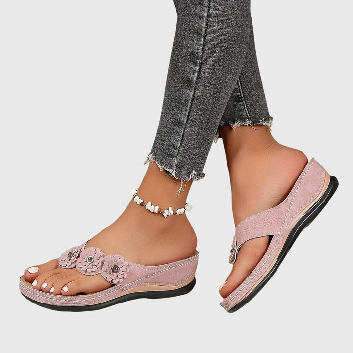 Ciabatte donna con supporto arco plantare, ortopediche per salute del piede e relax estivo.
