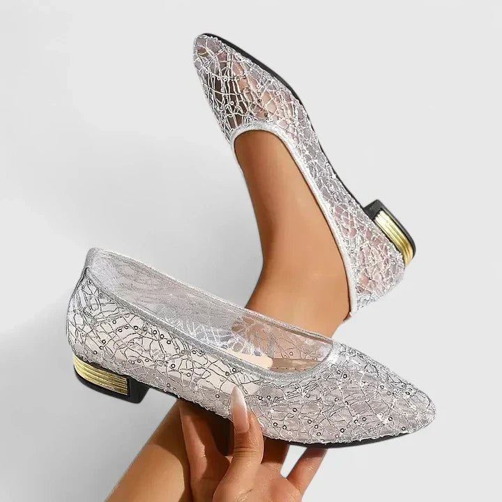Sandali donna eleganti dorati con tacco basso. Perfetti per cerimonia, estate. Calzature moda donna versatili.
