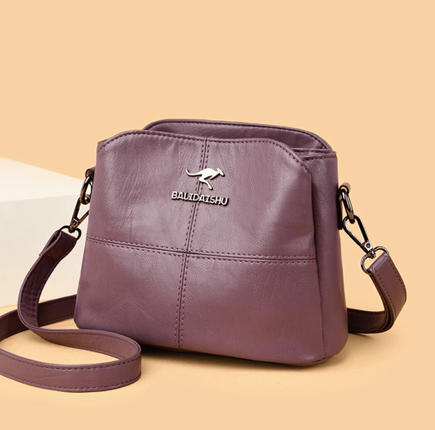 Borsa spaziosa ed elegante in pelle, ideale per la donna moderna.