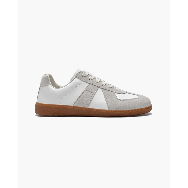 Sneakers casual basse uomo allacciate. Comfort e stile quotidiano per calzature versatili.