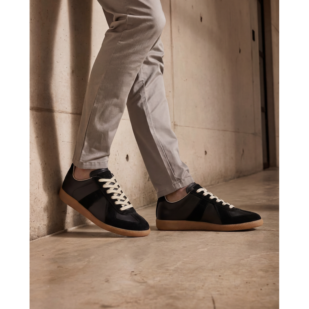 Sneakers basse da uomo, casual e allacciate. Un must-have di moda per comfort e stile versatile.