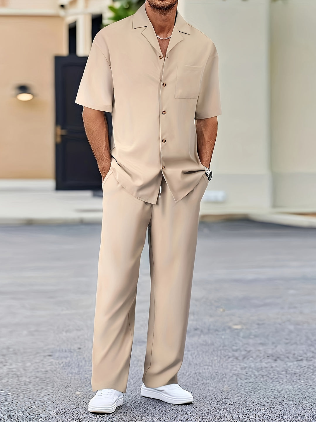 Abbigliamento due pezzi uomo: set estivo elegante, camicia e pantaloni coordinati ideali per l'estate.