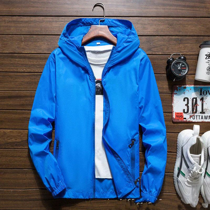 Giacca sportiva uomo arancia leggera, impermeabile con cappuccio, versatile per attività all'aperto.