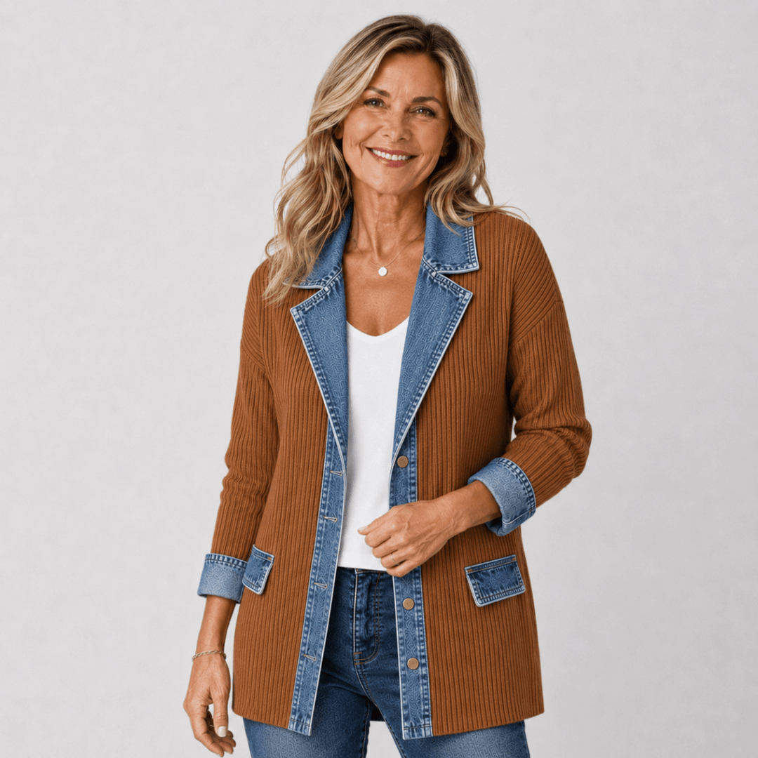 Giacca da donna in denim, vestibilità relaxed fit. Leggera e versatile, esalta ogni look casual con stile e comfort.