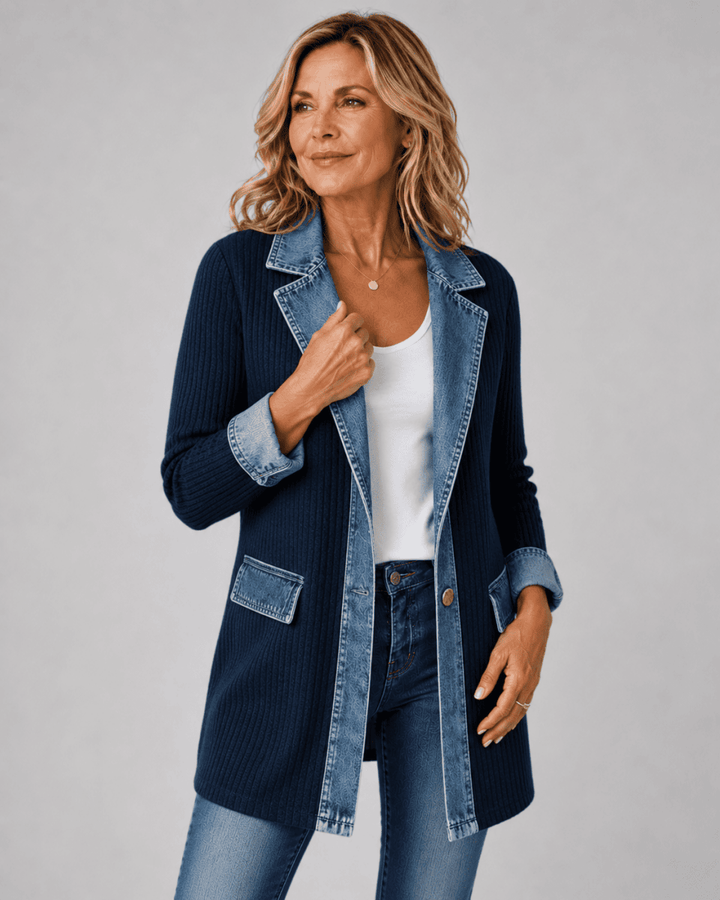 Moderna giacca denim da donna, taglio relaxed fit. Leggera e confortevole, ideale per un look casual e versatile.