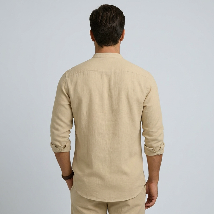 Camicia casual uomo in cotone leggero a maniche lunghe, con distinto colletto coreano. Abbigliamento moda.