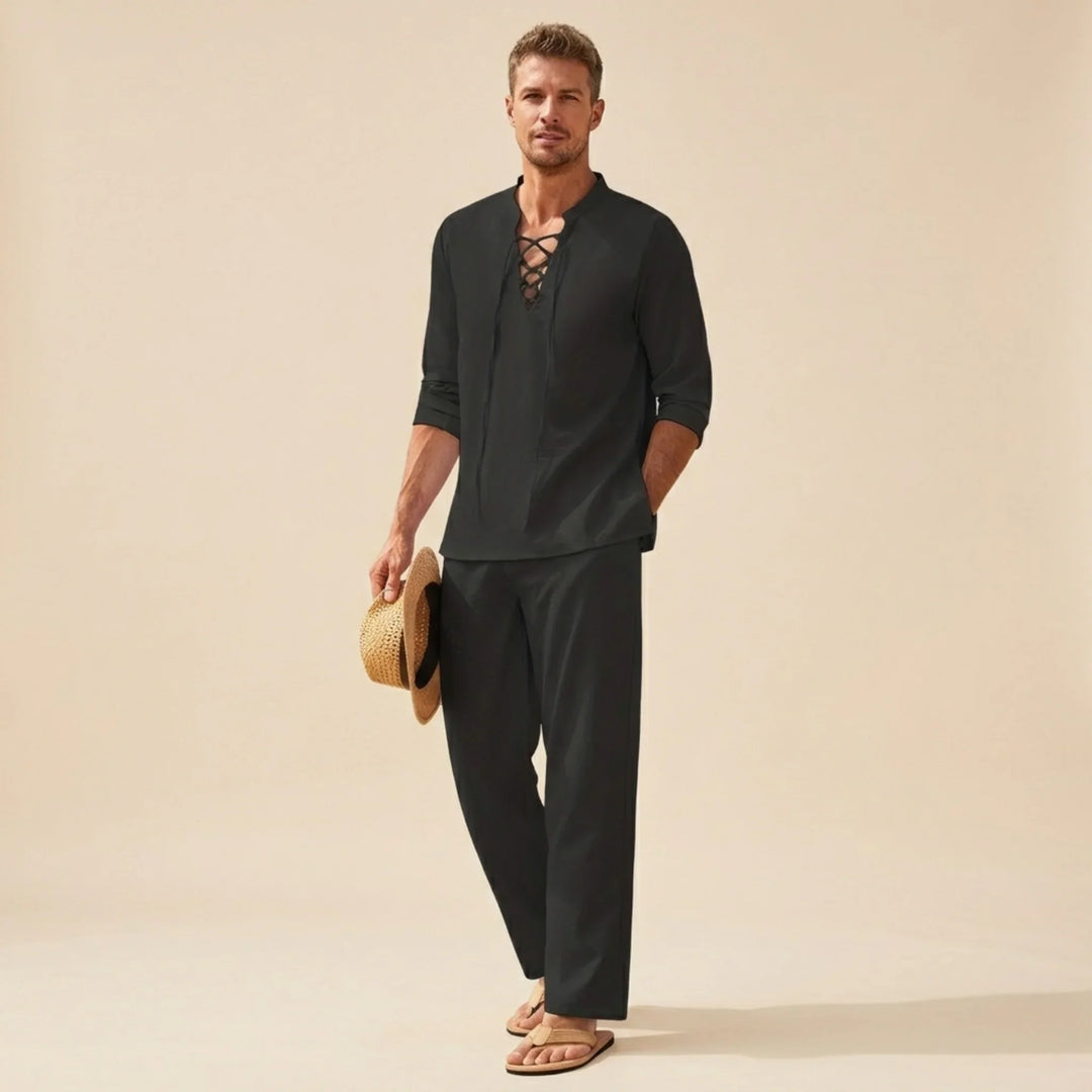 Set uomo due pezzi in lino con pantaloni larghi e scollo a V, ideale per serate estive, mare o look casual chic.