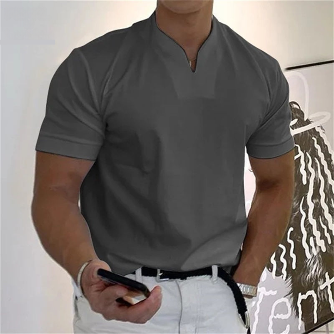 Maglietta uomo con collo alla coreana e taglio slim fit, un capo versatile per look casual chic.