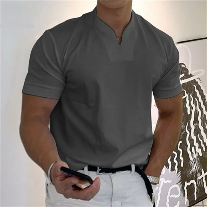 Maglietta uomo con collo alla coreana e taglio slim fit, un capo versatile per look casual chic.