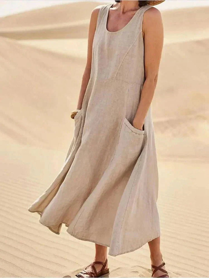 Maxi dress donna estivo comodo senza maniche, con tasche. Vestito fluido casual per outfit estivi versatili.