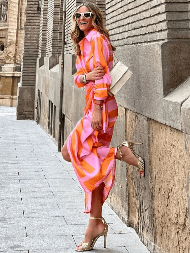 Maxi abito estivo donna con colletto a portafoglio, elegante e versatile per look estivi alla moda e abbigliamento chic.