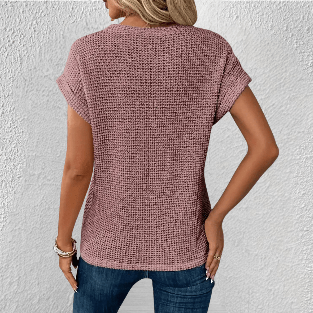 Top donna versatile manica lunga, girocollo, trama distintiva. Stile ideale per outfit eleganti e casual.