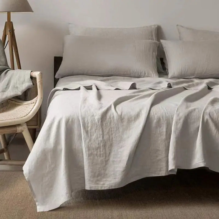 Morbido set biancheria da letto in lino, per un comfort avvolgente e un sonno di qualità superiore.