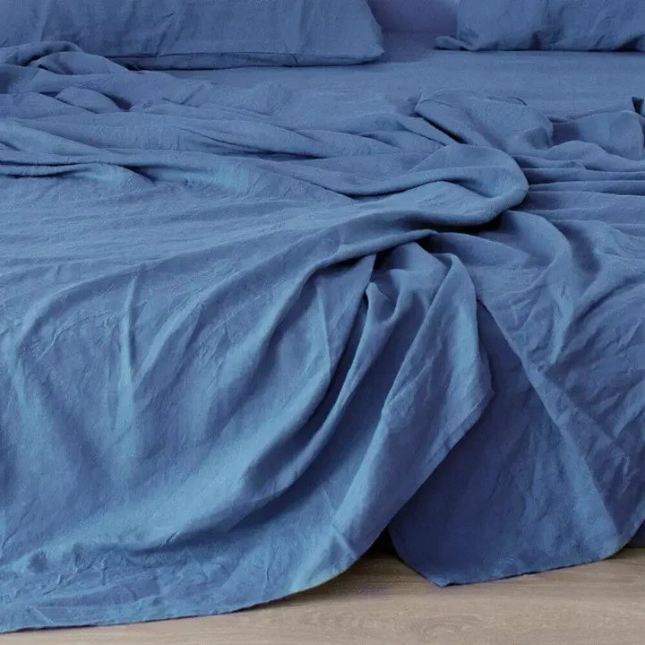 Copripiumino elegante in lino di alta qualità, parte del set biancheria da letto di lusso.