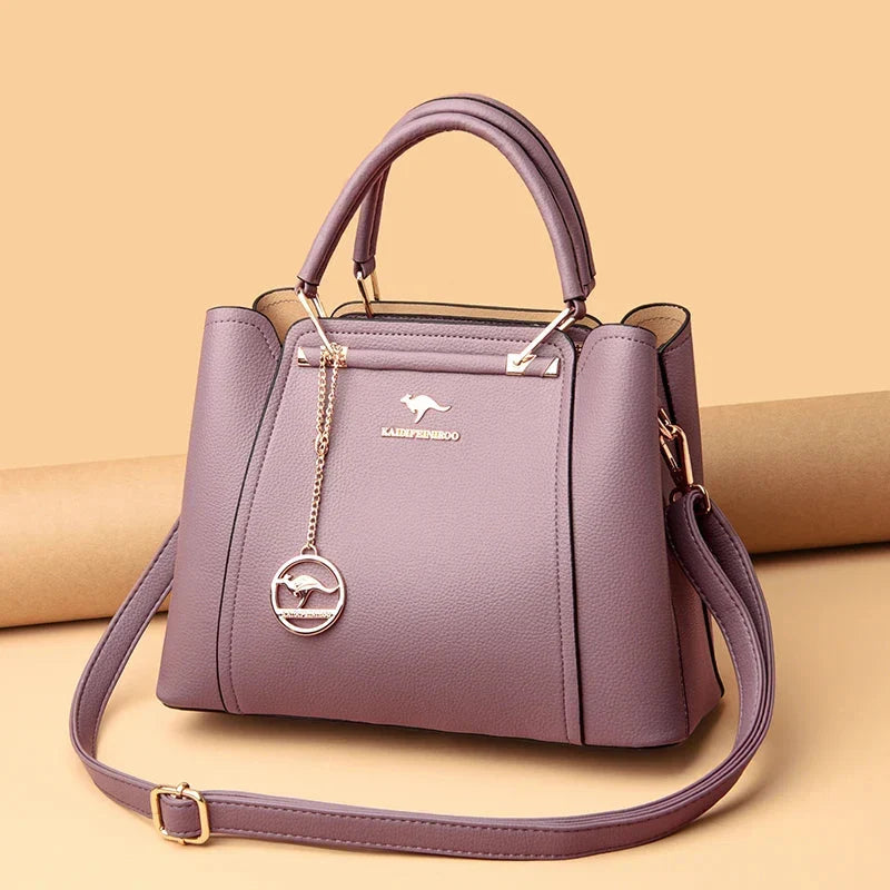 Elegante borsa a spalla da donna in pelle morbida, perfetta per ogni occasione.