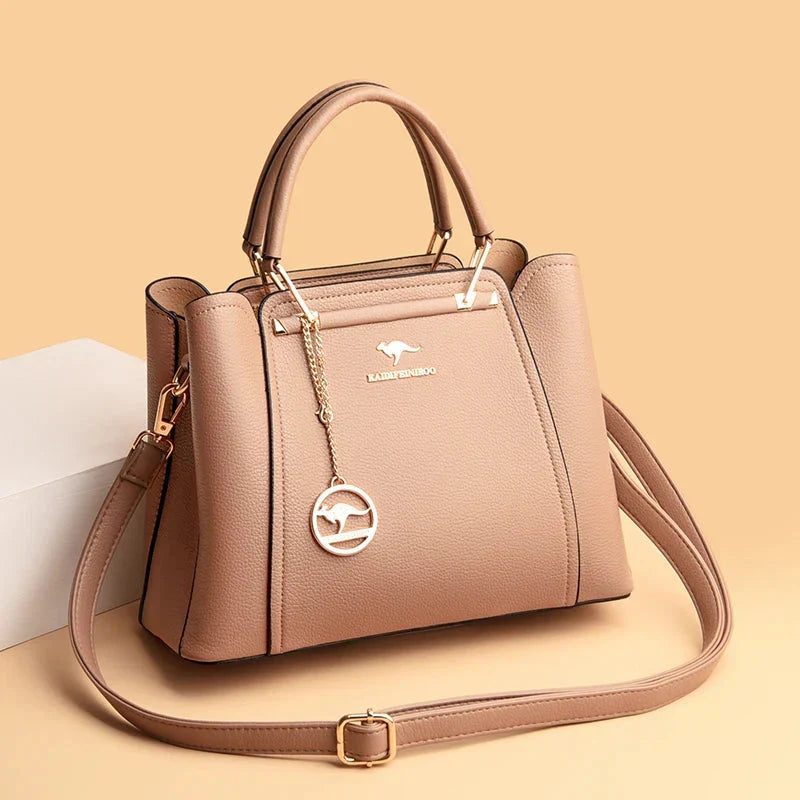 Lussuosa borsa a spalla in pelle per donna, design chic e funzionalità.