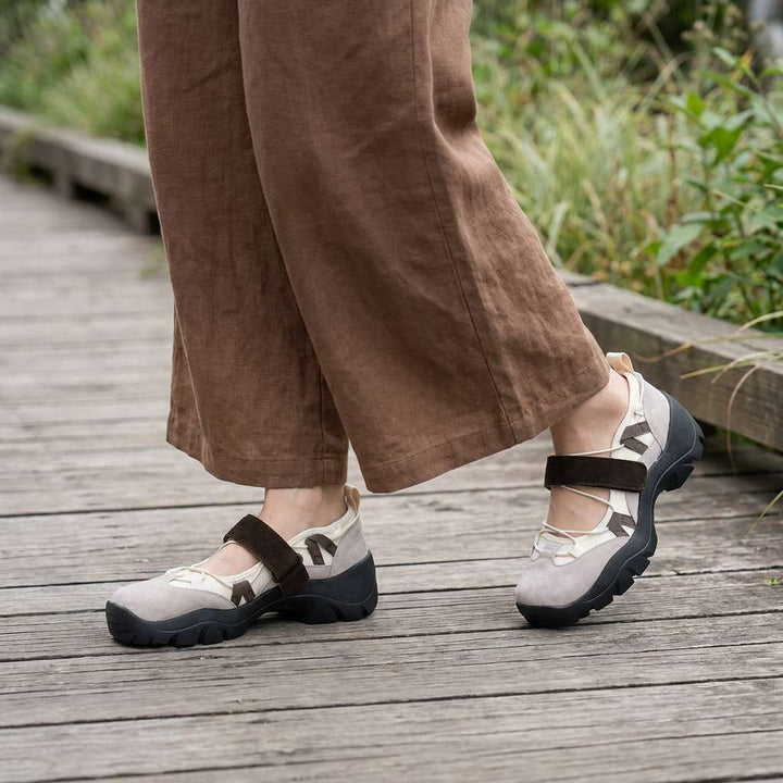 Mocassini donna ergonomici con cinturino regolabile, perfetti per un comfort duraturo e stile.