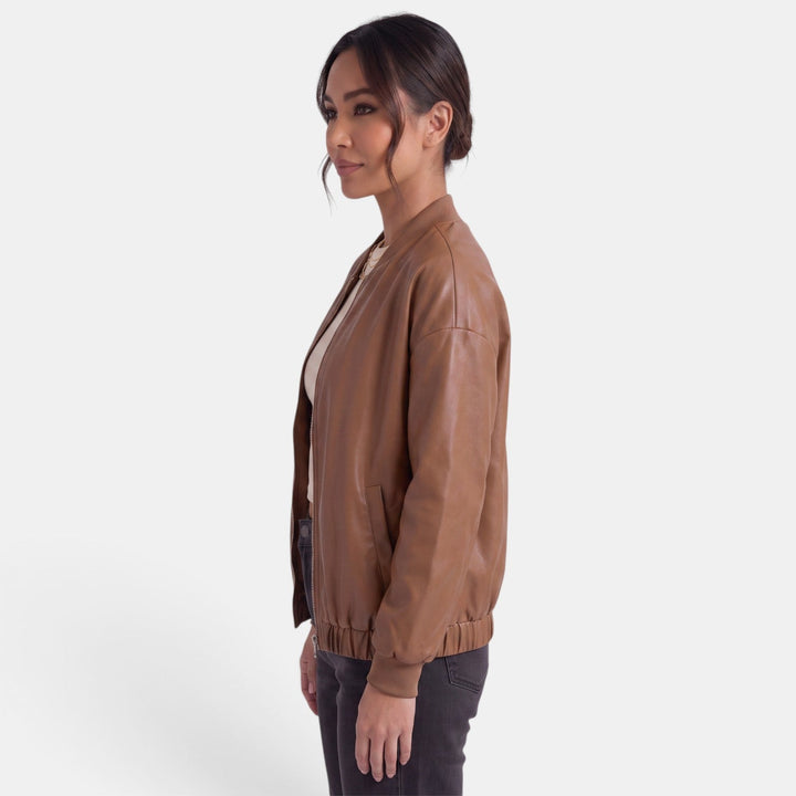 Outerwear biker da donna, ideale per look grintosi e chic da giorno o sera. Capospalla moderno.