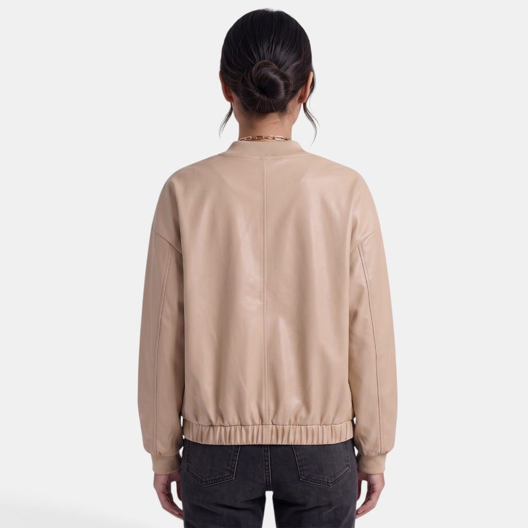 Giacca donna biker versatile, stile moderno chic. Perfetta per un look grintoso e di tendenza.