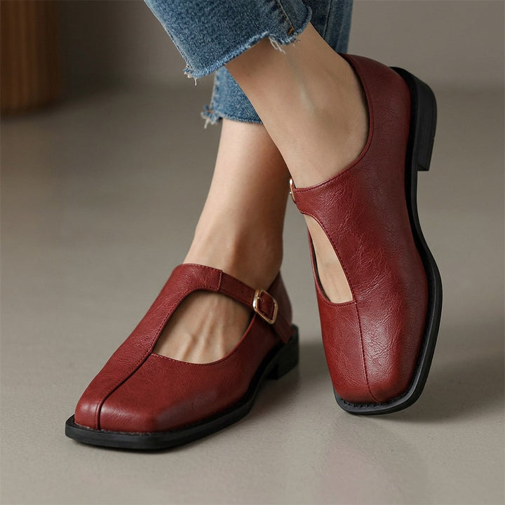 Scarpe Mary Jane donna con punta quadrata e fibbia elegante. Ideali per look chic e comodi, versatili per ogni outfit.