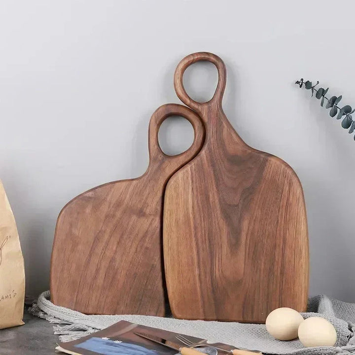 Set 2 taglieri in legno di noce massello per cucina, perfetti per tagliare e servire con stile sostenibile.
