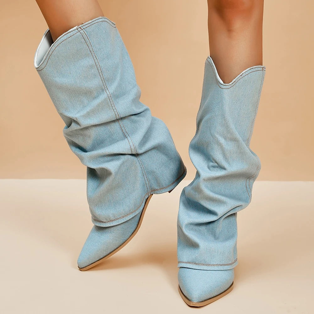 Stivali alti donna al ginocchio con tacco largo plissettato, ideali per la moda autunno/inverno.