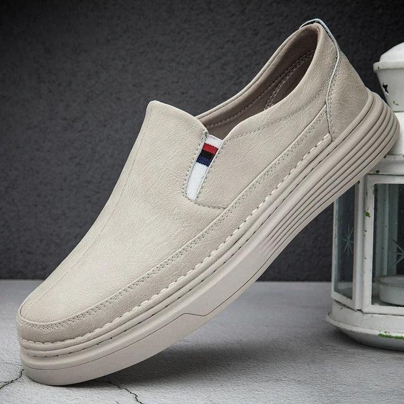 Mocassini uomo per la guida, comodi e stilosi. Scarpe eleganti traspiranti per ogni viaggio.