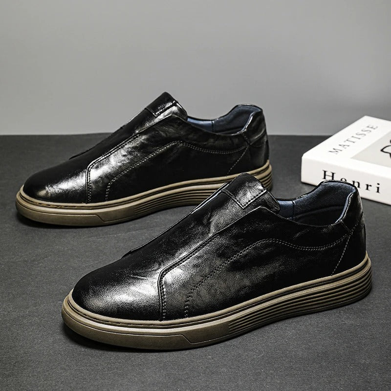 Scarpe uomo senza lacci, pratiche sneakers slip-on adatte per stile casual e comfort prolungato.