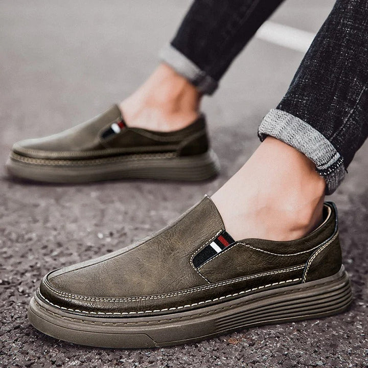 Moda uomo: mocassini eleganti per un tocco di classe. Scarpe slip-on con comfort assicurato.