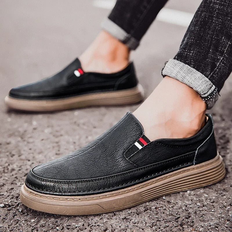 Mocassini uomo comodi e versatili, adatti per look casual o formali. Calzature traspiranti.