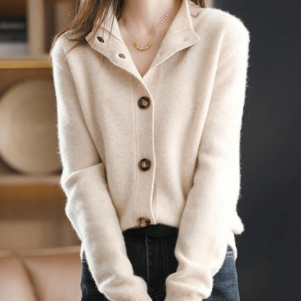 Cardigan donna morbido e rilassato, perfetto per serate autunnali. Stile casual ed elegante.