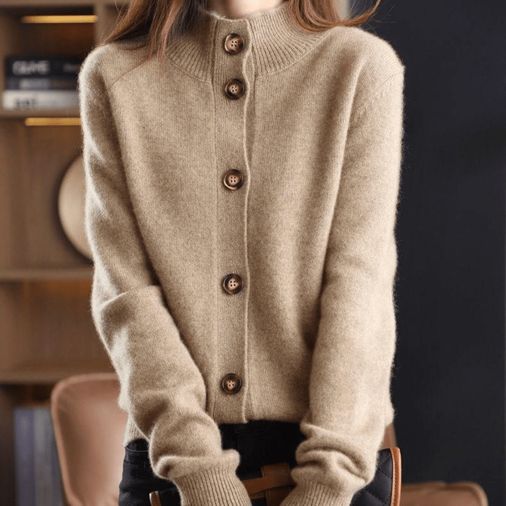 Cardigan da donna morbido e leggero, ideale per le serate fresche d'autunno. Comfort e stile garantiti.