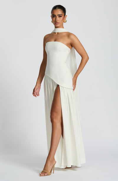Abito lungo donna per cerimonia, asimmetrico e con spacco laterale. Elegante e estivo senza maniche.