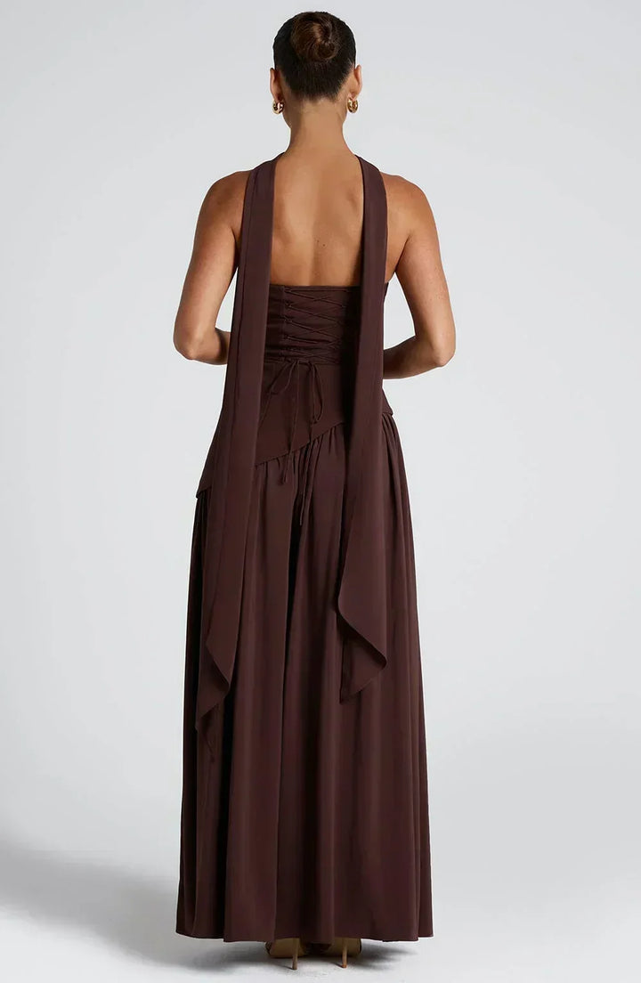 Abito da sera donna, lungo e asimmetrico, con spacco laterale. Perfetto per la moda femminile.