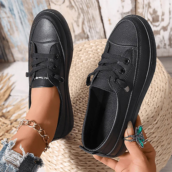 Sneakers ortopediche uomo in nero, bianco o beige. Suola antiscivolo per comfort e supporto plantare.