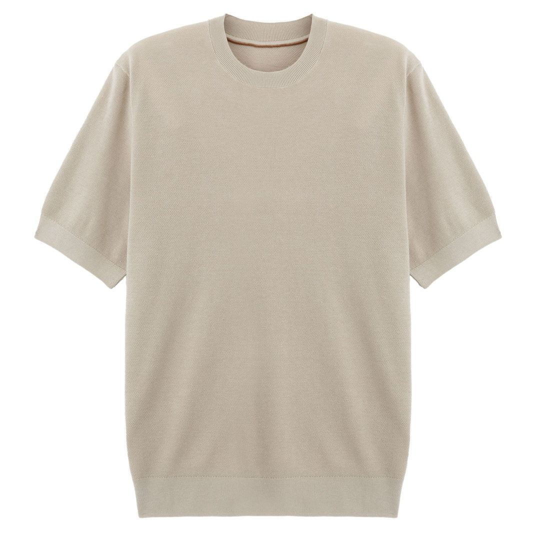 Abbigliamento uomo, maglietta a maniche corte, vestibilità moderna. Ideale per uno stile casual quotidiano.