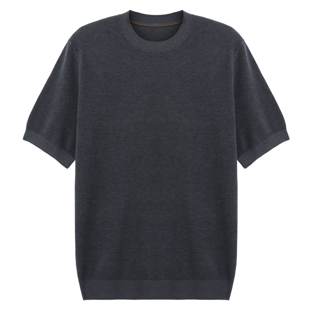 Maglietta uomo a girocollo, maniche corte. Vestibilità moderna, comfort traspirante per un look estivo casual.