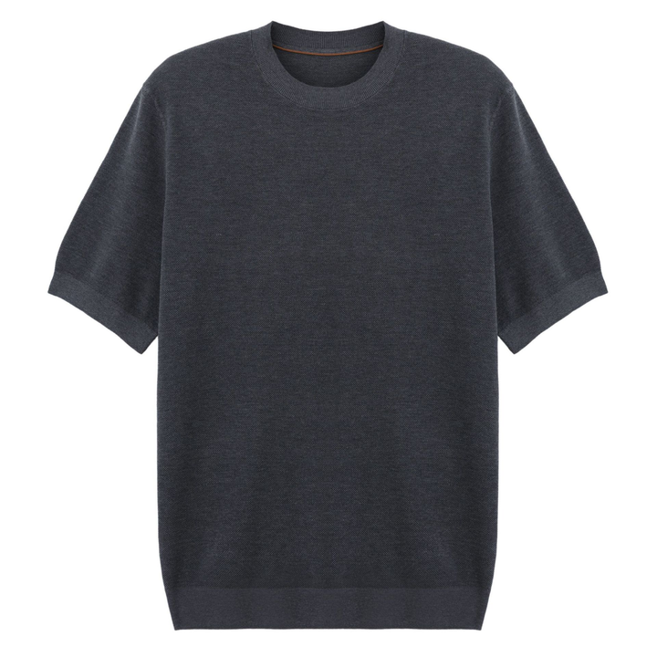 Maglietta uomo a girocollo, maniche corte. Vestibilità moderna, comfort traspirante per un look estivo casual.