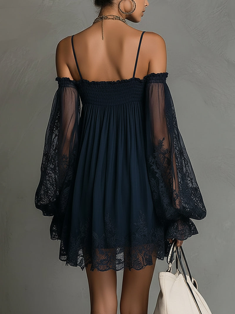 Mini abito donna elegante con scollo Bardot e dettagli in pizzo, ideale per un look romantico.