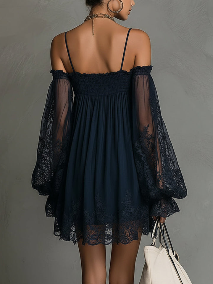 Mini abito donna elegante con scollo Bardot e dettagli in pizzo, ideale per un look romantico.