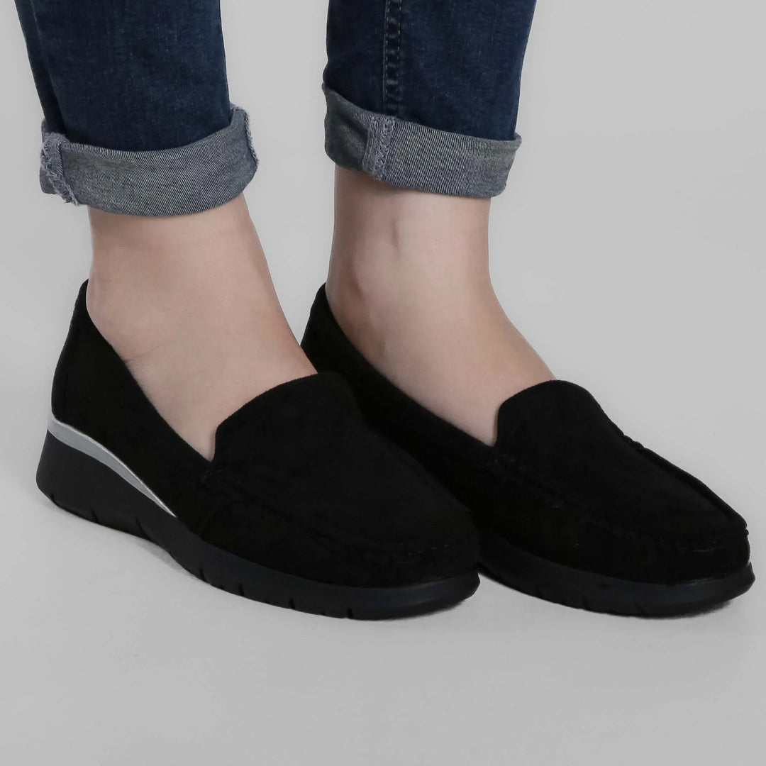 Mocassini donna casual con zeppa, senza lacci, cuciture a contrasto, perfetti per tutti i giorni.