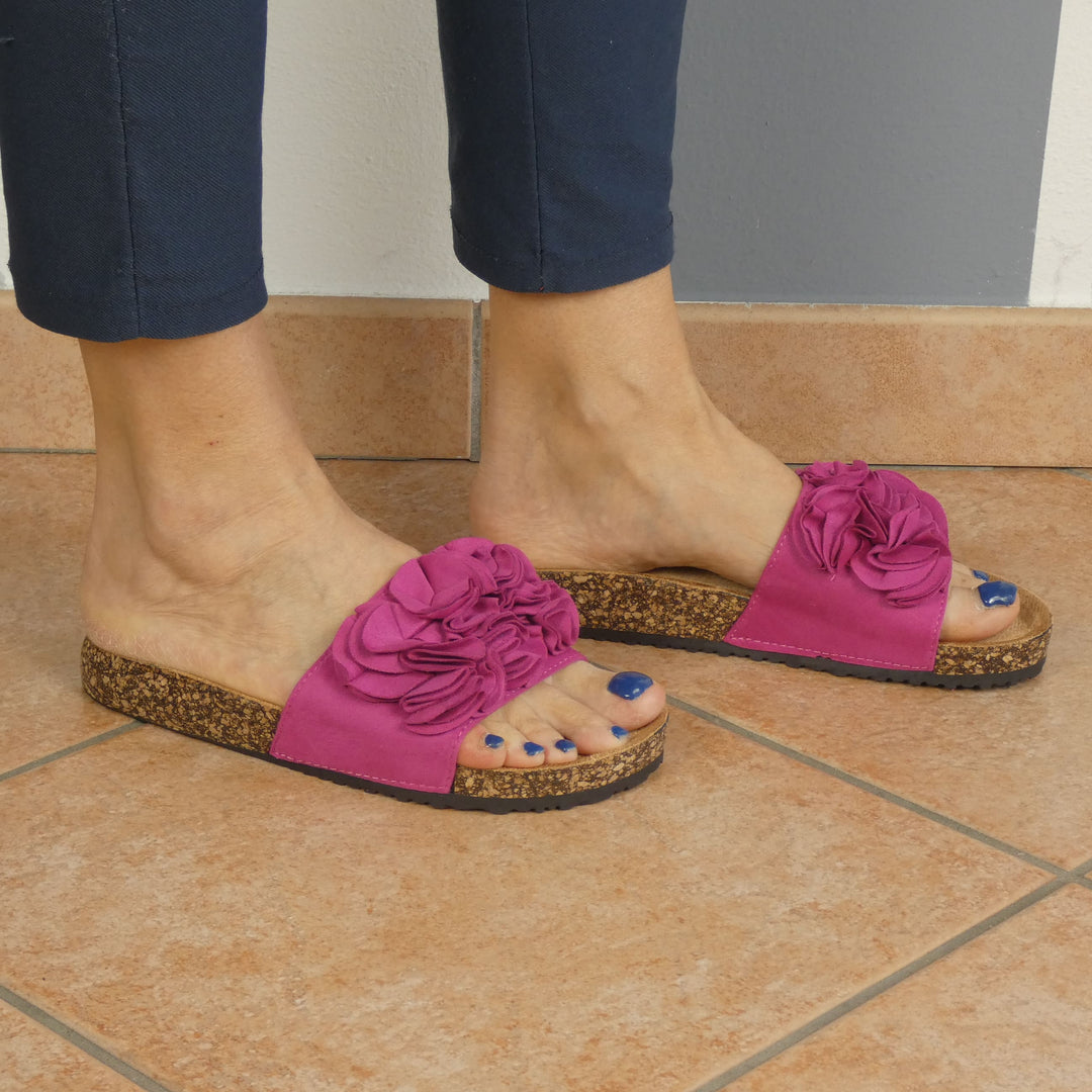 Ciabatte donna versatili per passeggio e spiaggia, con fascia a fiori 3D.