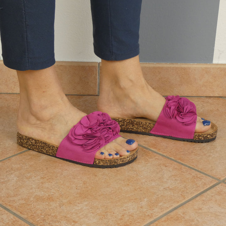 Ciabatte donna versatili per passeggio e spiaggia, con fascia a fiori 3D.