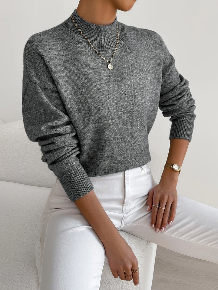 Maglieria donna: maglione a collo alto morbido e caldo, versatile per la moda autunno/inverno elegante o casual.