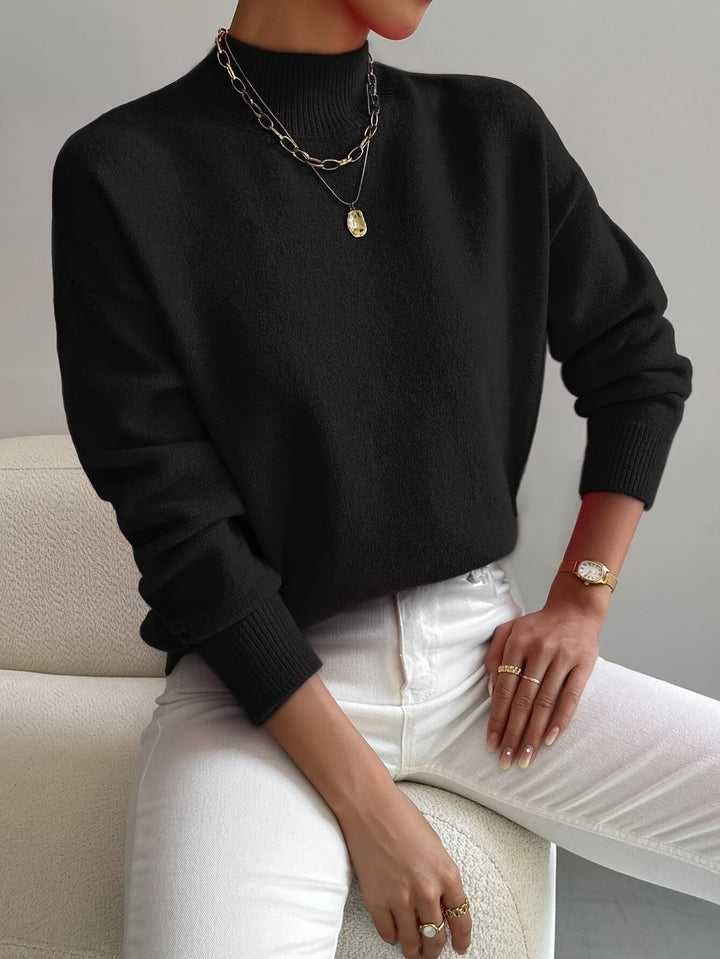 Morbido maglione collo alto da donna, caldo e confortevole. Pullover versatile per look autunnali e invernali.