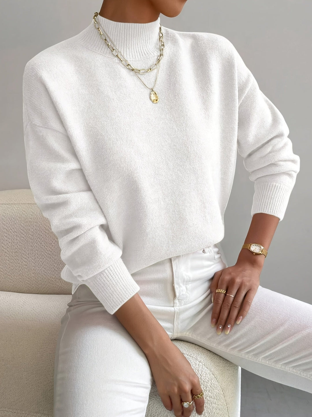 Maglione collo alto donna caldo e morbido, perfetto per l'inverno elegante o casual.